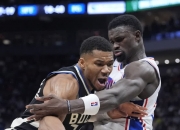 乐鱼体育网页版-雄鹿惜败76人，摆烂战术引争议的简单介绍