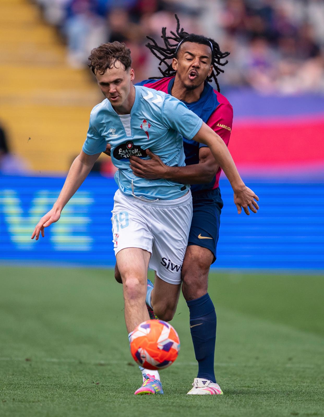 巴塞罗那前锋合练完毕,备战下一场比赛 巴塞罗那前锋合练完毕,备战下一场比赛