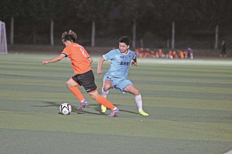 包含足球盛宴继续上演，球迷热情无限的词条