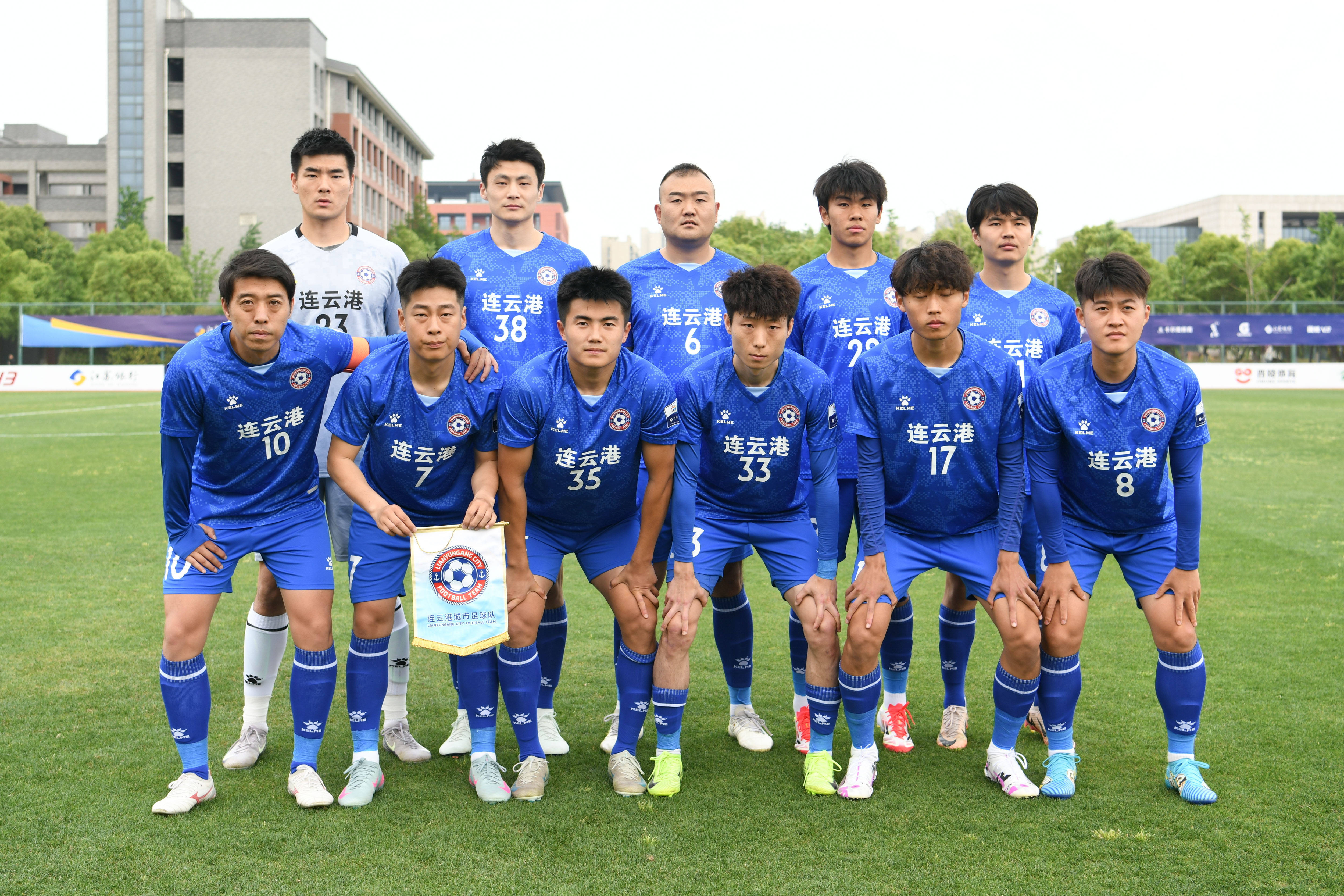 比赛环境安全保障到位，球迷观赏舒适