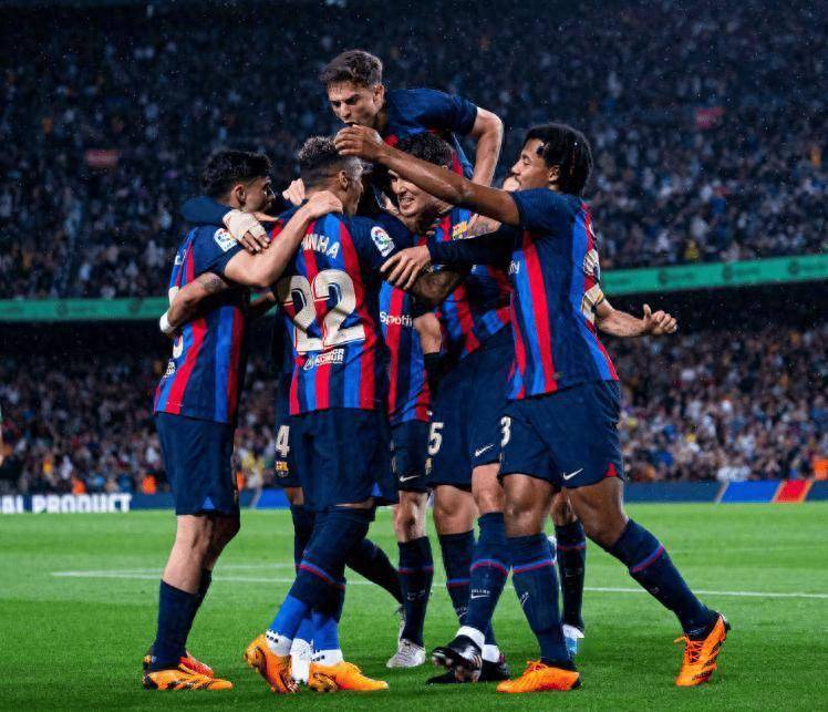 关于巴塞罗那中场球员迎接新赛季挑战,冲击联赛冠军的信息 关于巴塞罗那中场球员迎接新赛季挑战,冲击联赛冠军的信息