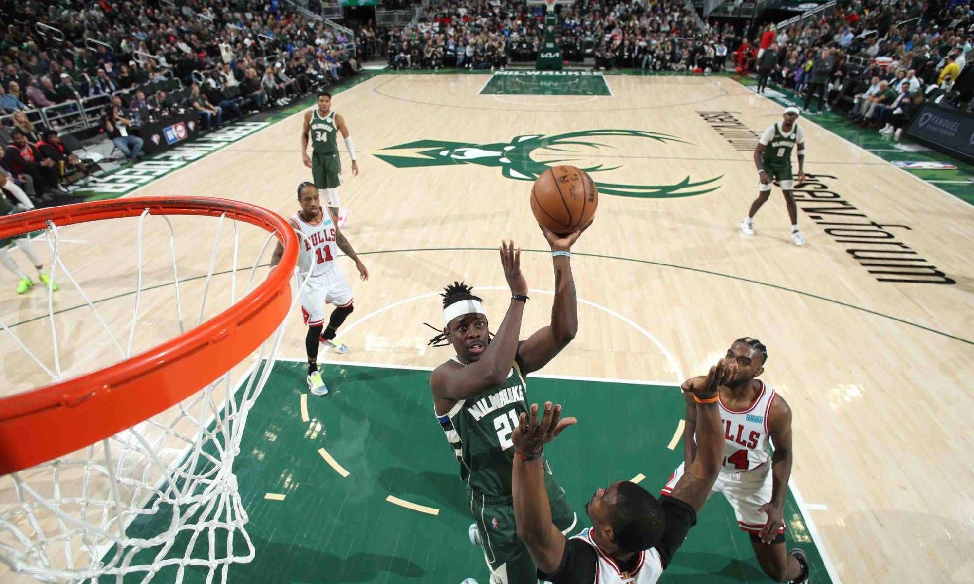 困境中求胜,公牛队逆袭成功晋级 困境中求胜,公牛队逆袭成功晋级