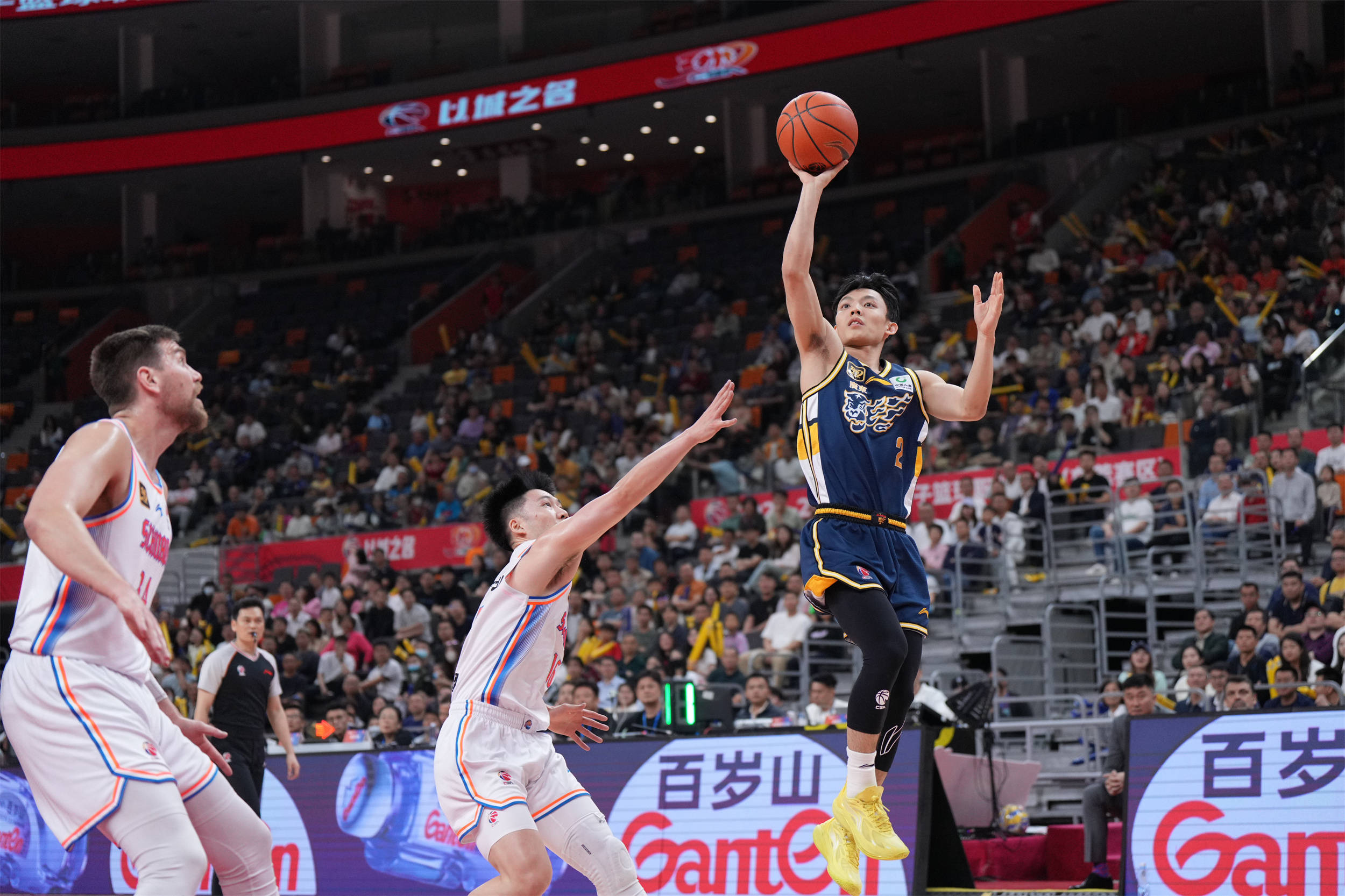 江苏男篮在主场击败广东队,取得关键胜利 江苏男篮在主场击败广东队,取得关键胜利