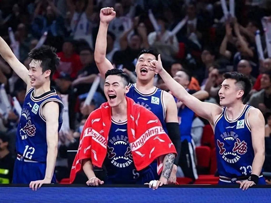上海男篮大胜对手，取得赛季第十胜的简单介绍