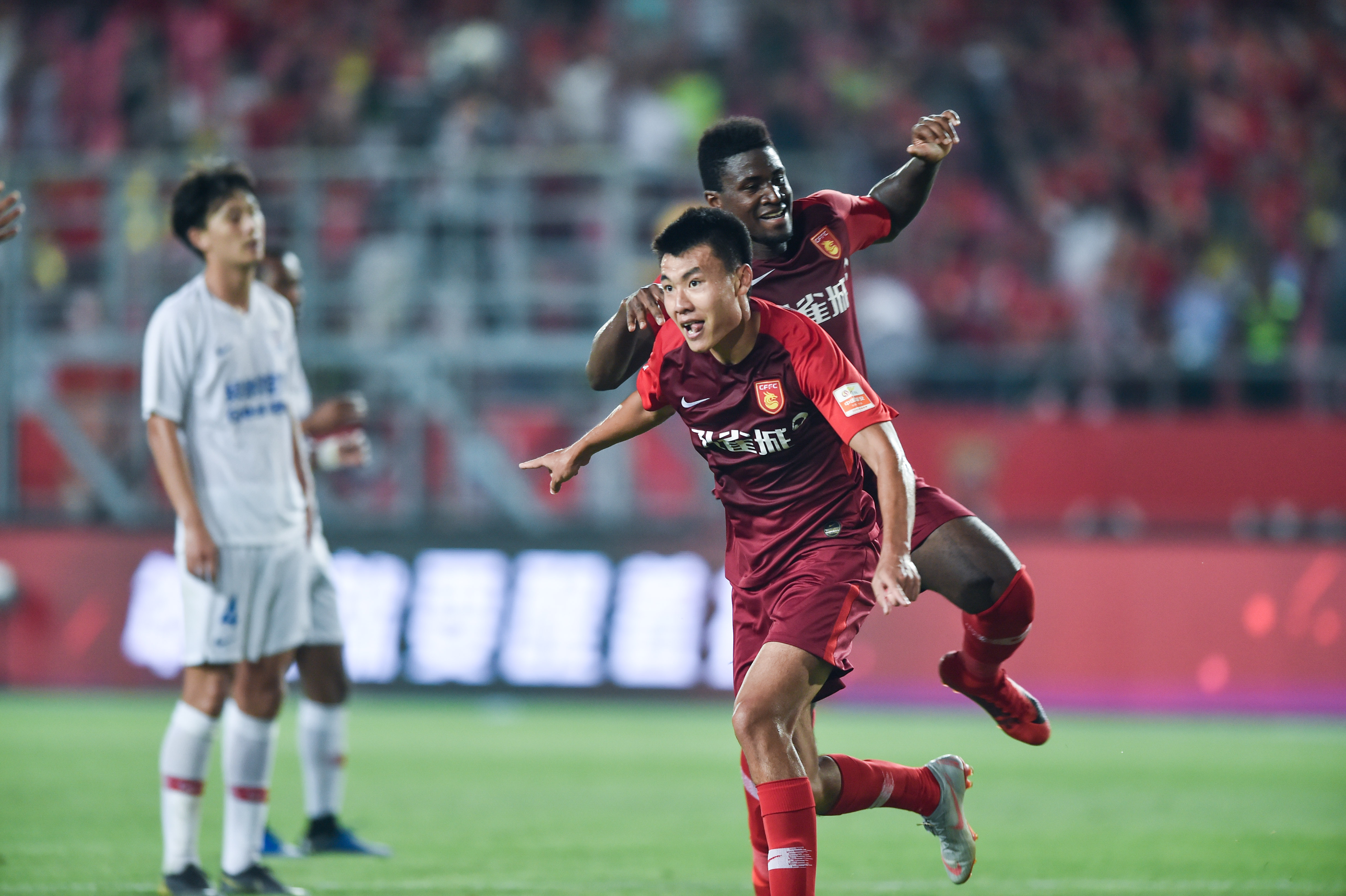 柏林联队主场一雪前耻,大胜对手庆祝胜利的简单介绍 柏林联队主场一雪前耻,大胜对手庆祝胜利的简单介绍