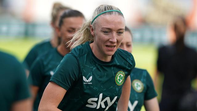 爱尔兰女足选手因伤退出比赛 爱尔兰女足选手因伤退出比赛