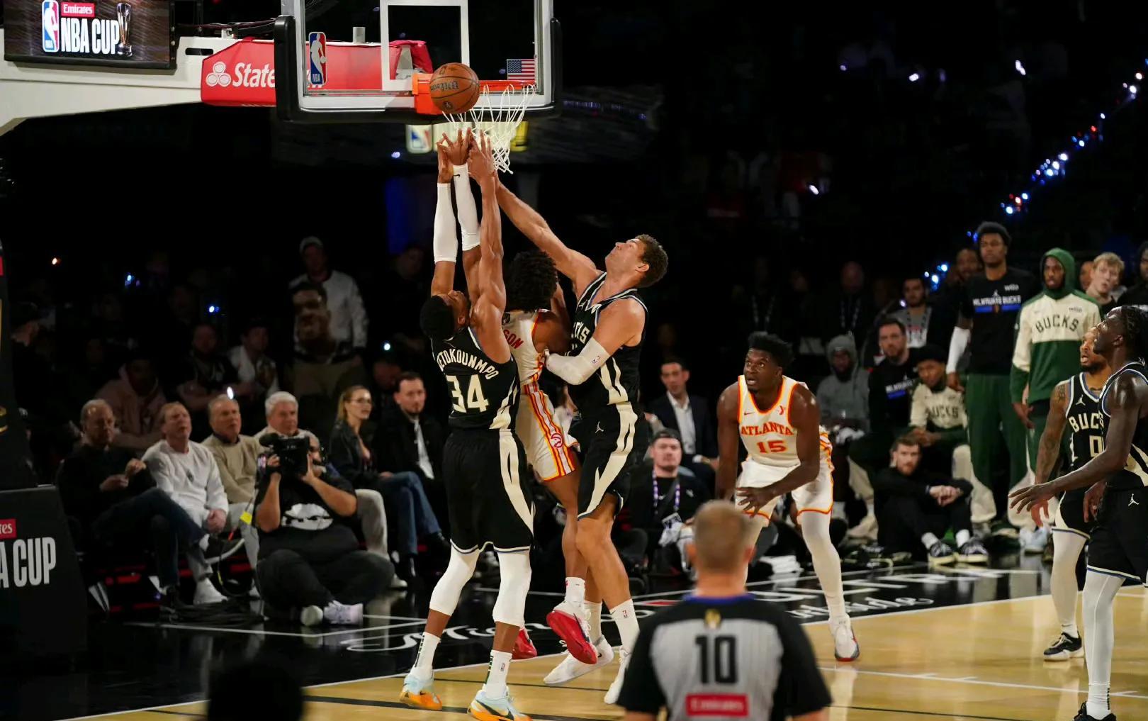 火箭主场击败雄鹿，豪取五连胜