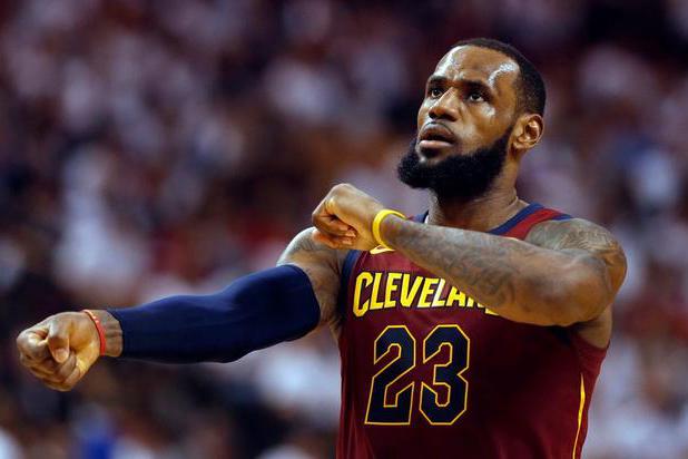 关于骑士大胜老鹰，勒布朗斯特带领攻击的信息