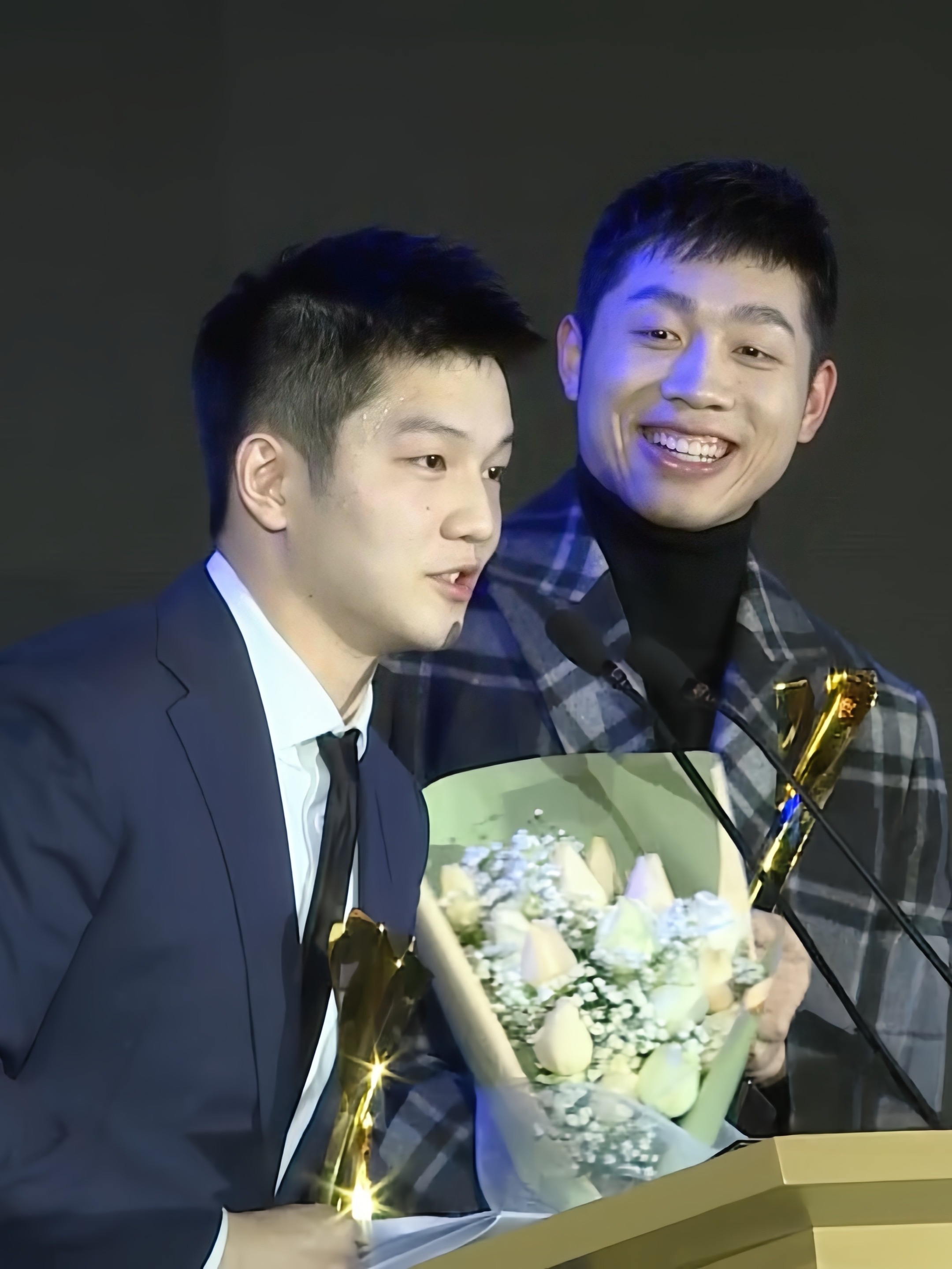 许昕与樊振东组合夺得乒乓球混双银牌 许昕与樊振东组合夺得乒乓球混双银牌