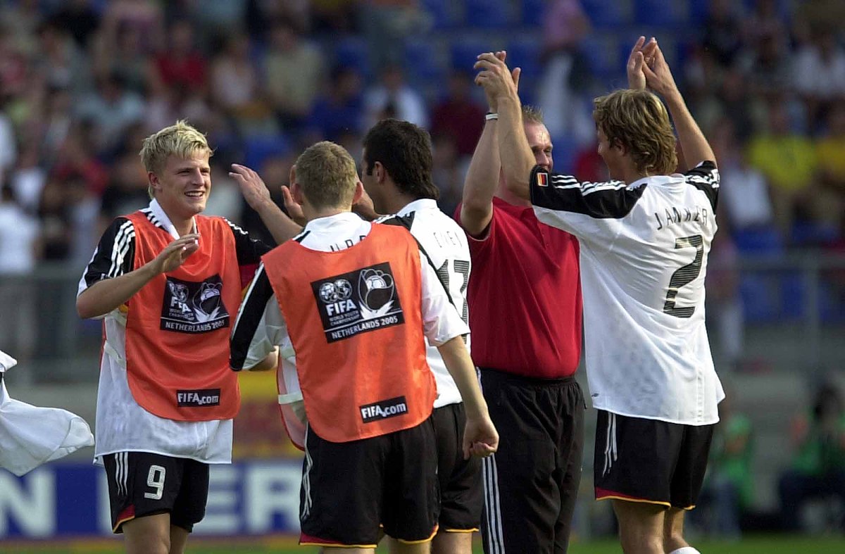 荷兰联赛最新战况曝光，争夺冠军激烈