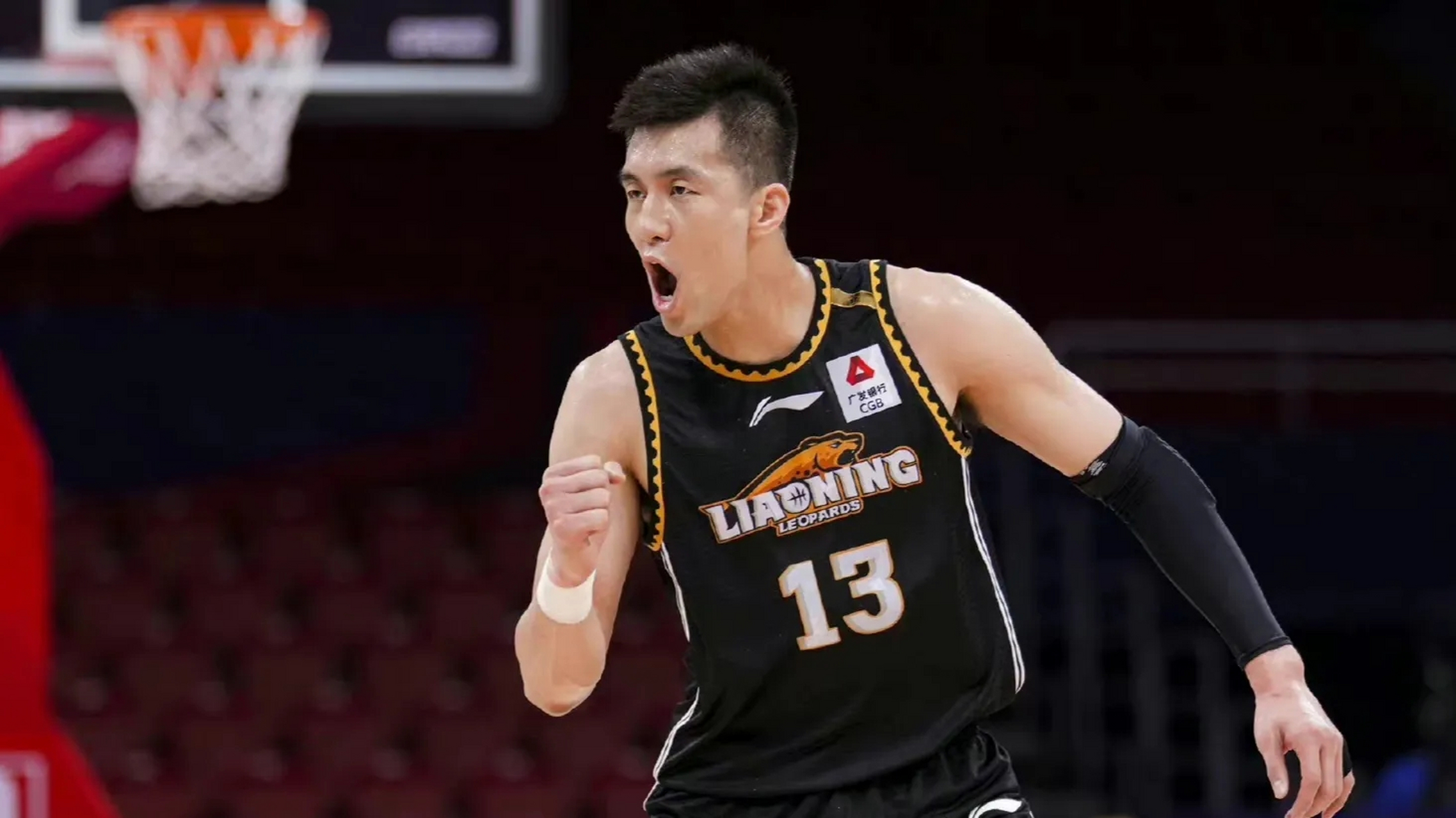 银川男篮努力拼搏，赢得比赛胜利